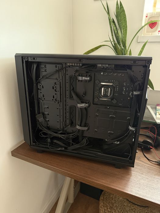 Продавам мощен компютър i7-14700f, 64gb RAM, RTX4070
