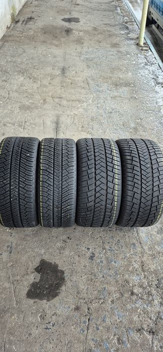 4 anvelope iarna,fata Michelin 245/35/20,spate Vredestein 275/30/20.