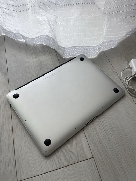 • Macbook Air •  BATERIE 95% •