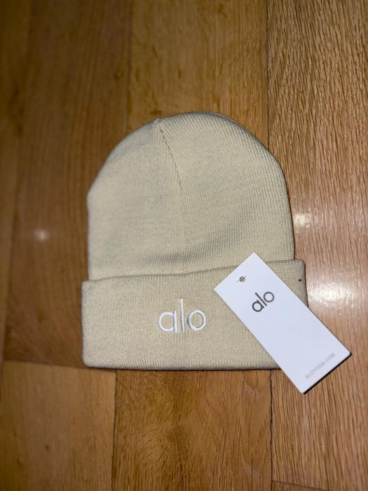 Căciulă Alo Yoga noua maro bej crem eticheta