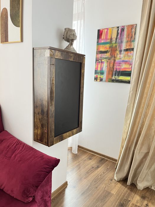 Birou pliabil pe perete