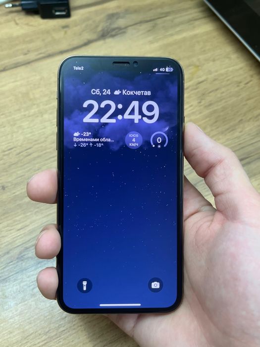 Продам IPhone XC