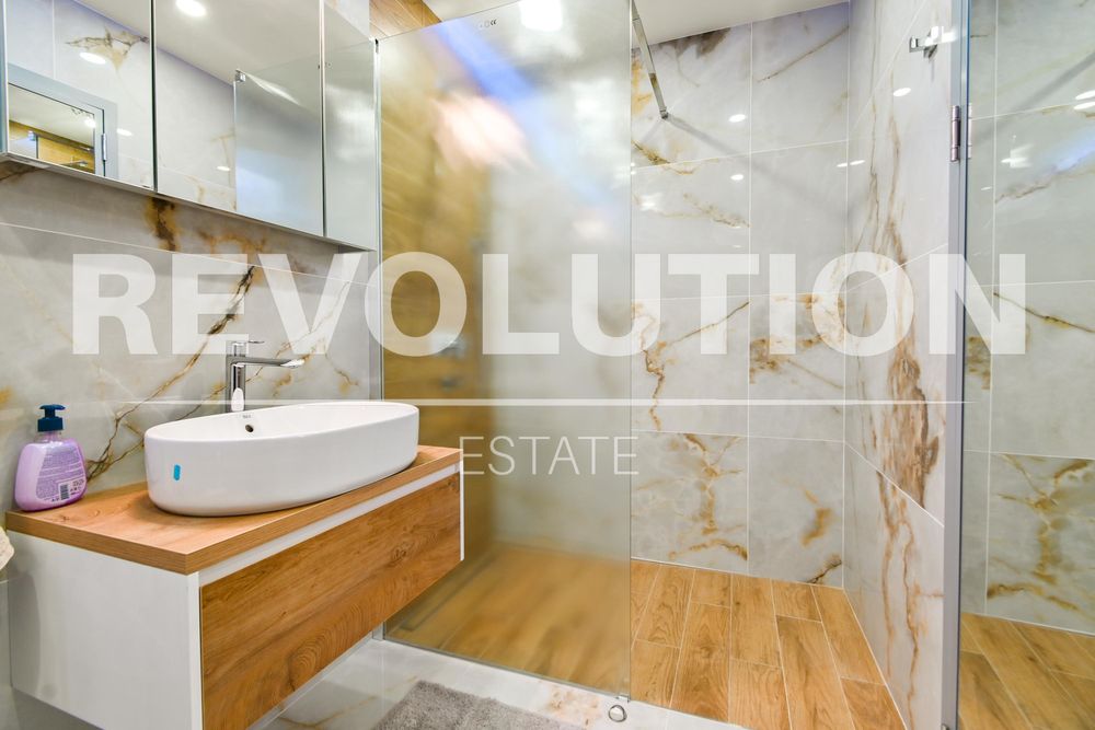 Четиристаен апартамент в ж.к. Зона Б-18.