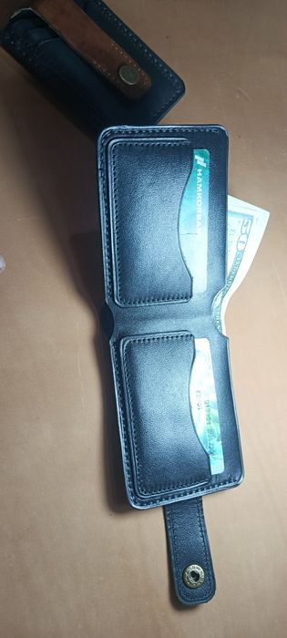 Мужской кожаный портмоне.