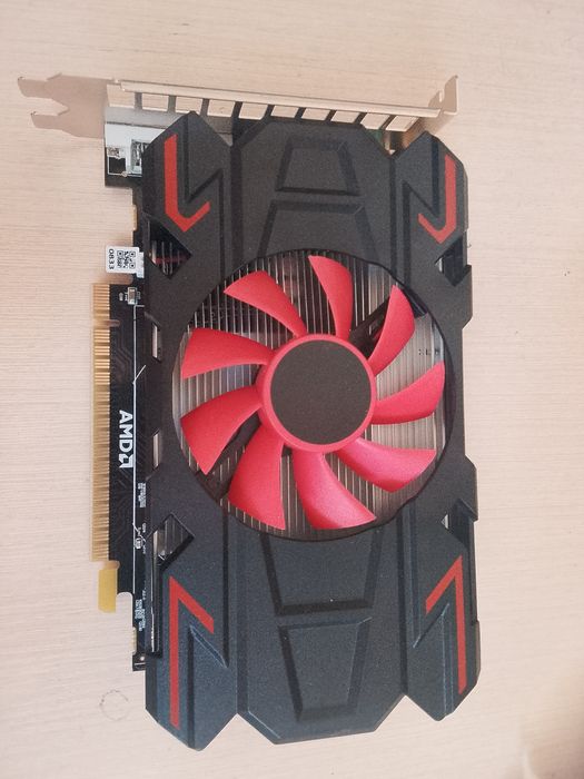 Продамю Новую AMD Radeon HD 7670 4GB