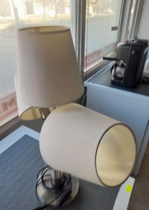 Лампион от плат и окръглен триъгълен свети много красиво