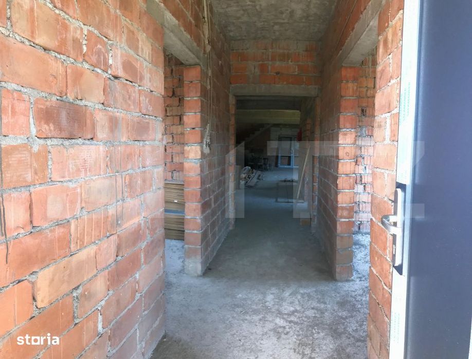 Casa (la rosu), Livada si Padure, Teren Generos si Plata Flexibila –