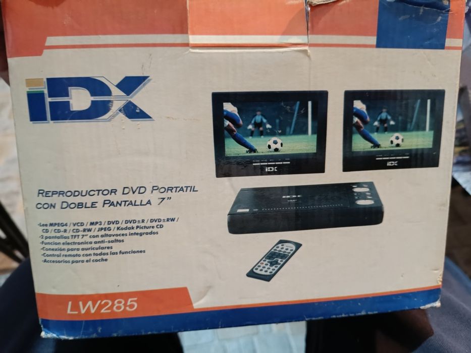 DVD PLAYER portabil cu 2 monitoare