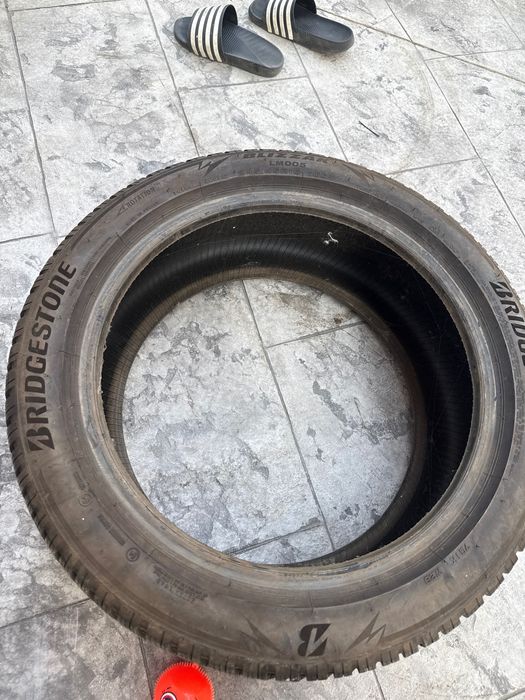 Vând cauciucuri de iarnă pe 245/45/18 ani 2021