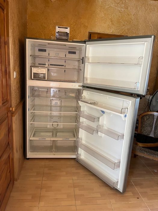 Холодильник LG в хорошем состоянии