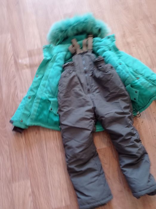 Продам  комбинезон для девочки