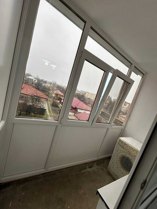 Închiriez apartament 2 camere decomandat, zonă centrală Vălenii de Munte