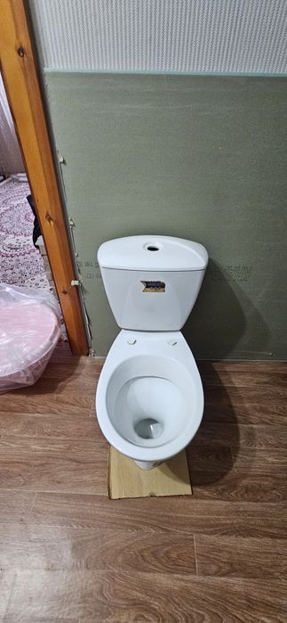 Унитаз с бочком б/у