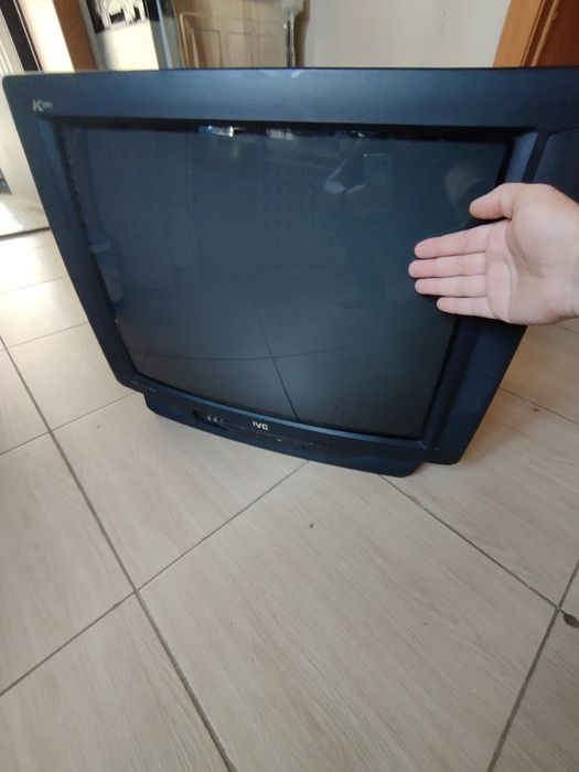 Телевизор JVC с большим экраном