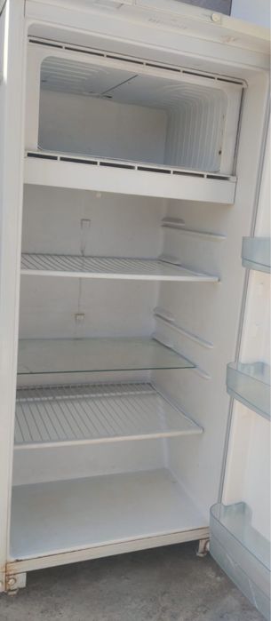 Холодильник и стиральная машина, рабочие