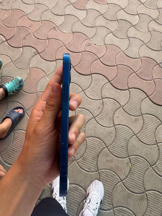 Продам iPhone 12