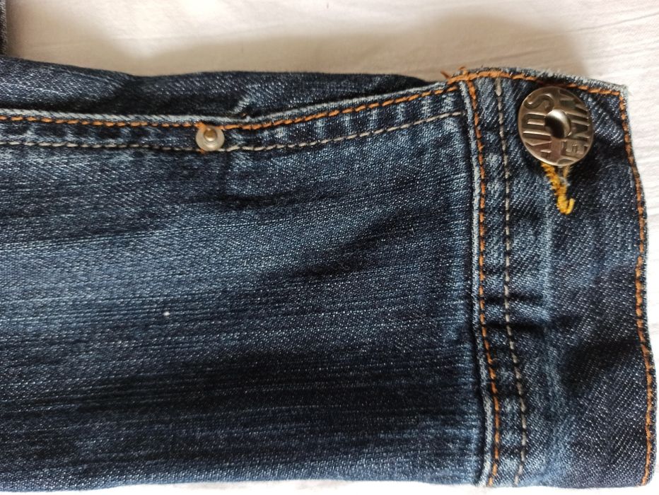 Geacă blugi ZARA; vestă roșie denim