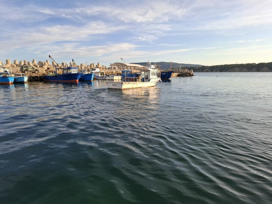 Продавам лодка за разходка или риболов