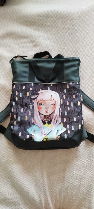 Дамска раница размер А4