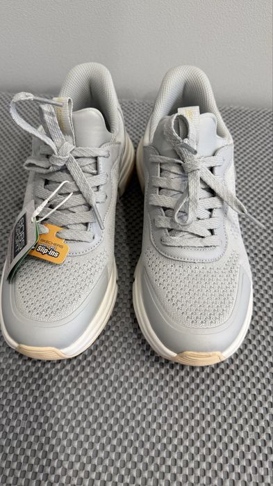 Новые кроссовки Sketchers