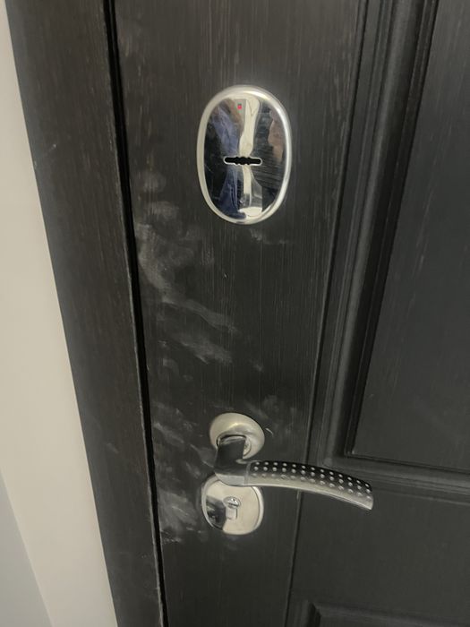 Дверь взодная 2 замка