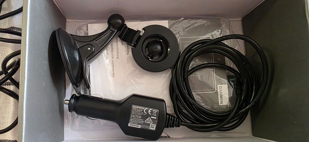 Навигация за камион Garmin Dezl LGV700 7 инча карти за цяла Европа