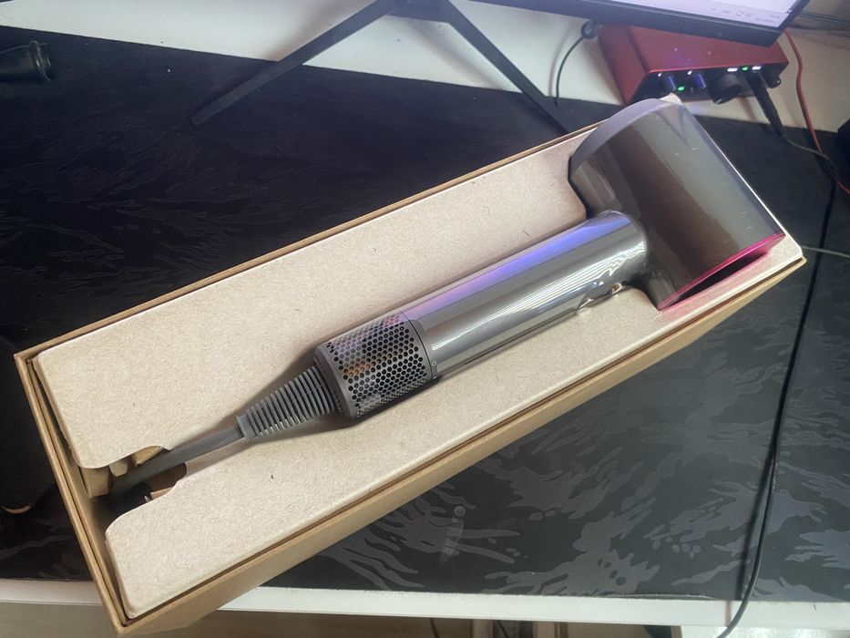 *НОВ* Сешоар Dyson Supersonic HD08 Iron/Fuchsia