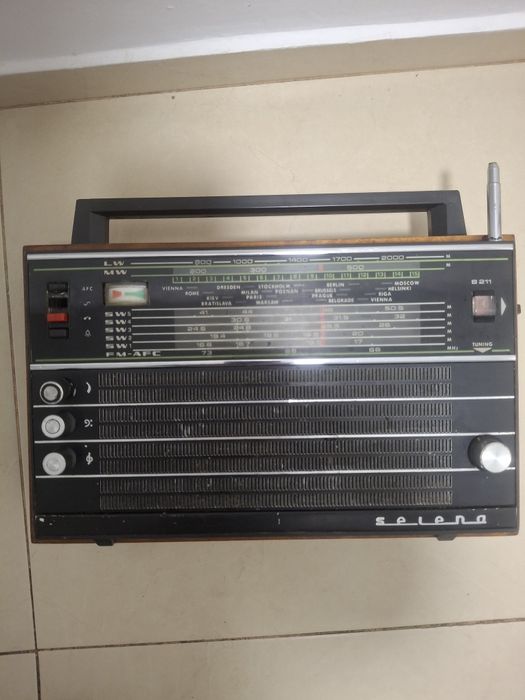 Radio Selena B211