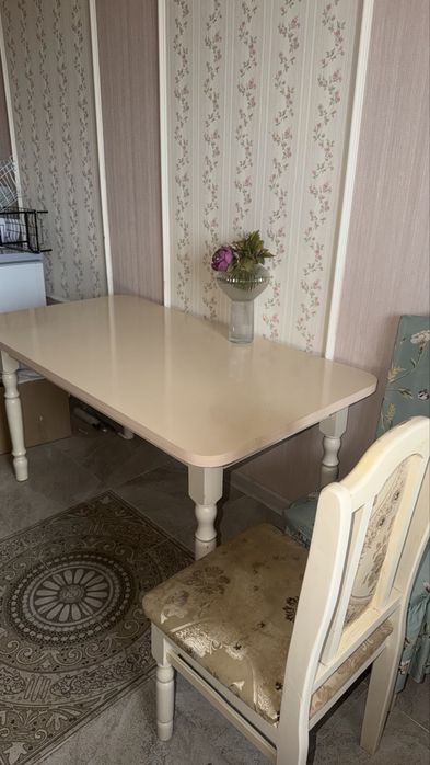 Продается стол и 6 стульев
