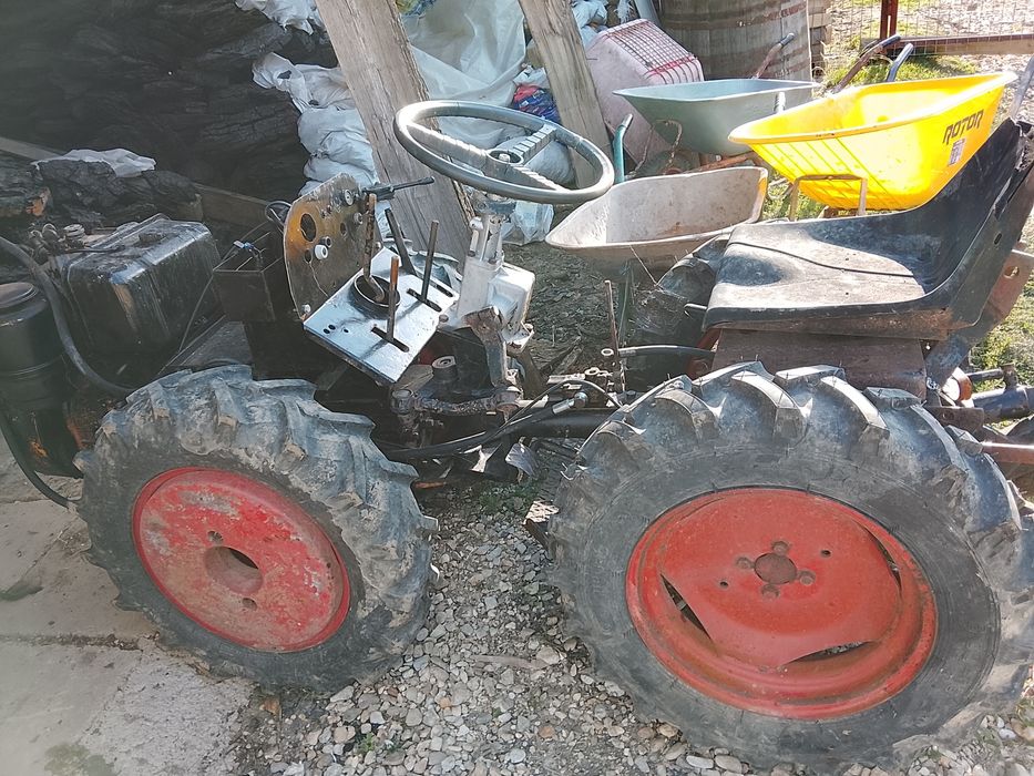 Tractoras articulat mab