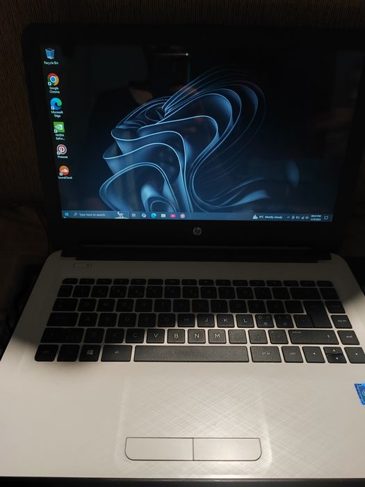 Vând laptop HP utilizat