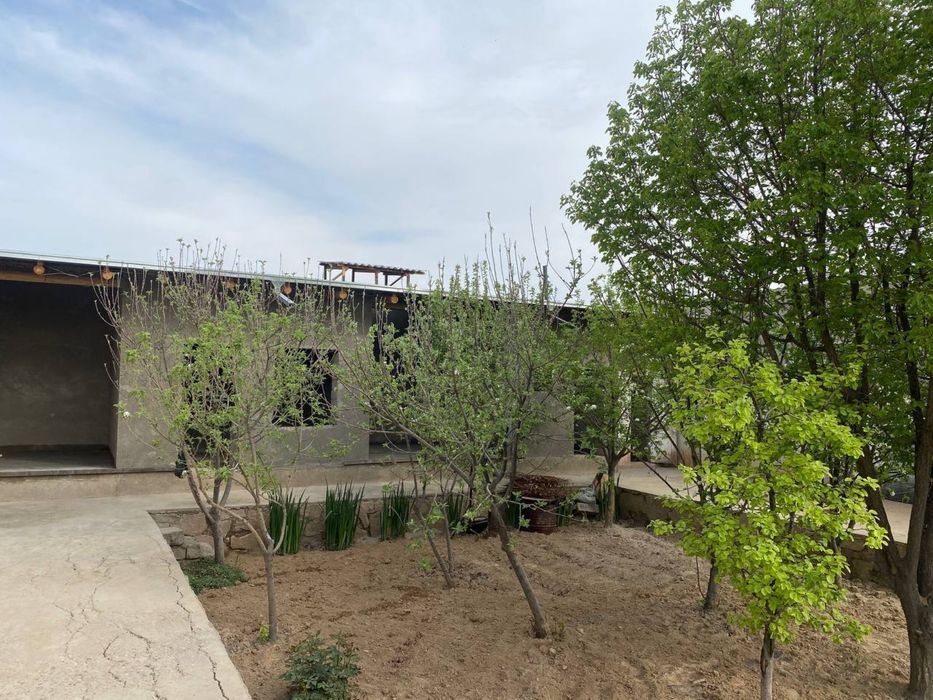 Katej sotiladi 5 xonali yevro remont qo'shimcha qurilish qilingan