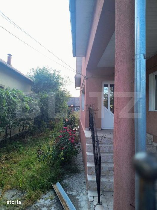 Casa mare de vanzare in centrul localitatii Cuzdrioara