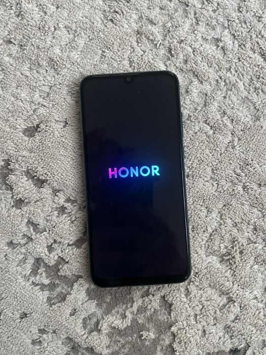 Телефон HONOR.