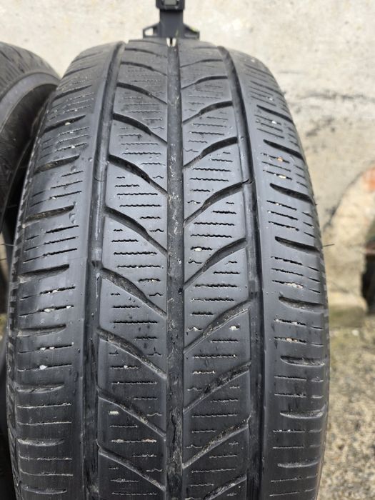 Vând  două anvelope all season yokohama 205 65 16c dot 2324