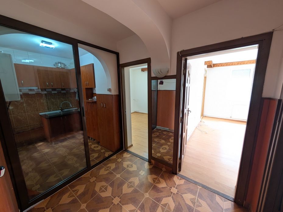 Apartament 2 camnere decomandat Centrală Renovat | Etaj 3/4