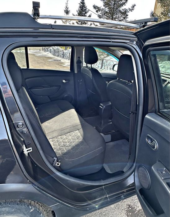 Renault Sandero/автомат/2015г