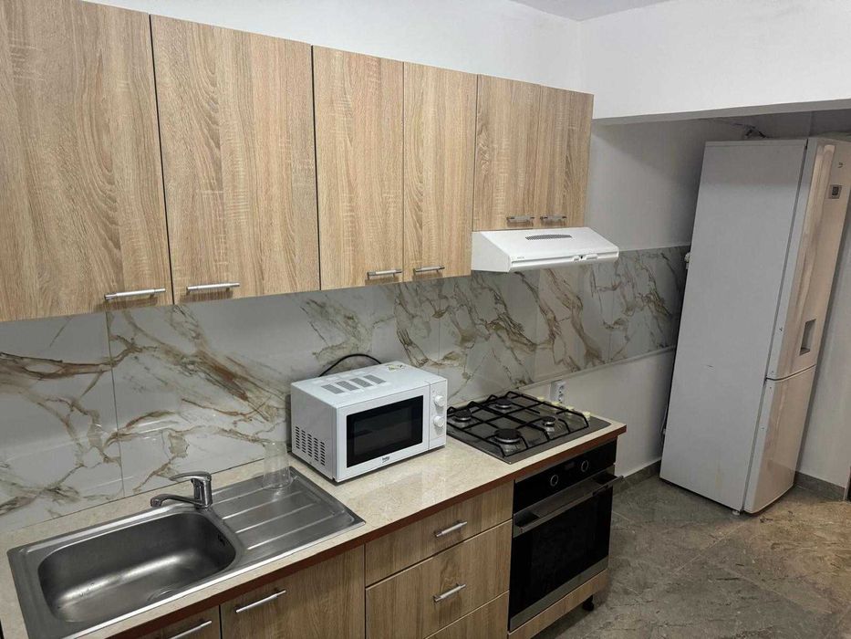 Apartament de inchiriat piata centrala etaj 1 renovat si utilat