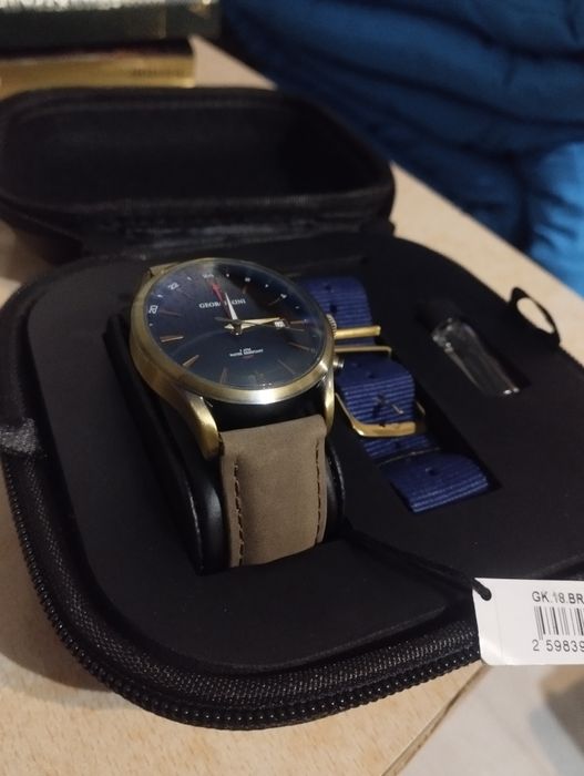 Продам часы полученные в подарок