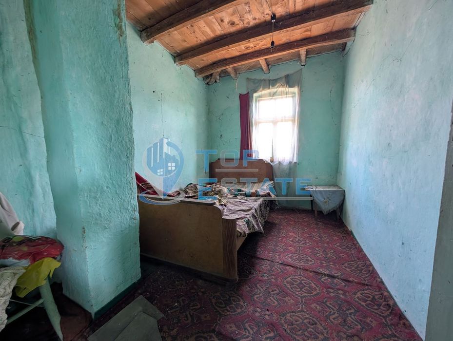 Парцел със стара двуетажна къща в село Ново село