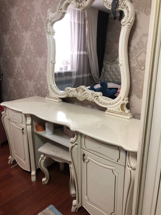 Спальный гарнитур