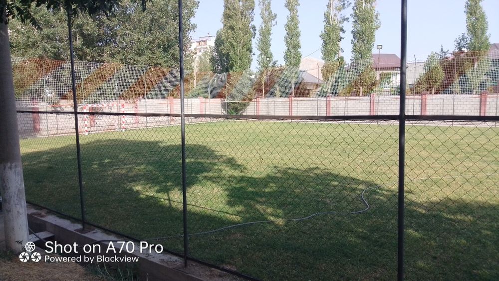 Футбольные поля в аренду с натуральной  и искусственной травой .