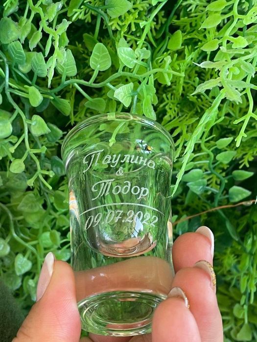 Ръчно или лазерно гравиране на сватбени чаши и други за вашия повод