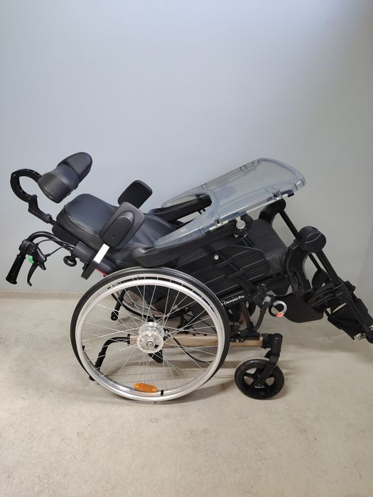 Carucior pliabil/fotoliu rulant pentru persoane cu dizabilitati.145
