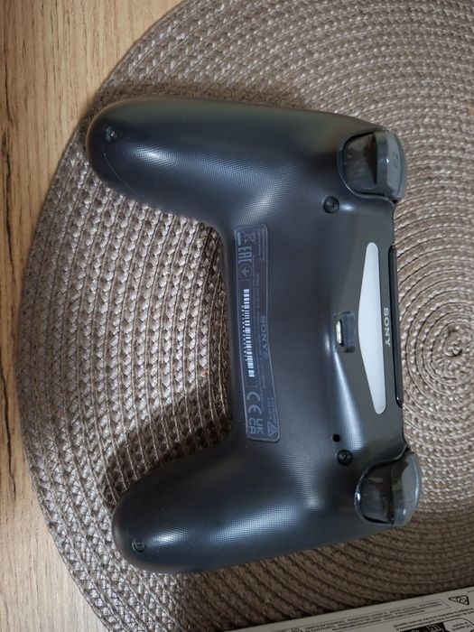 Vand controler ps4 nou nout