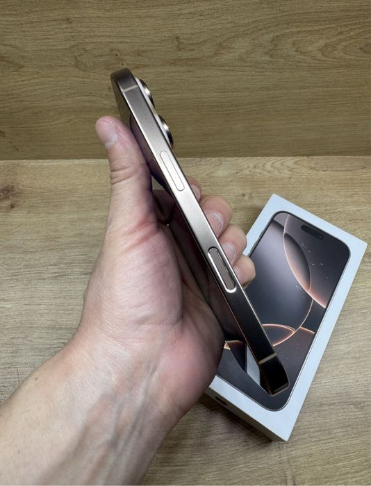 Iphone 16 pro desert titanium impecabil !