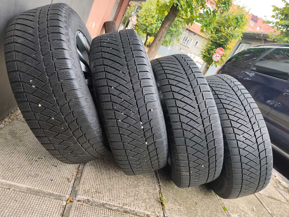 ОРИГИНАЛНИ джанти със зимни гуми 17 ' TOYOTA RAV 4 / Тойота РАВ 4 5x114,3 60,1 ET39