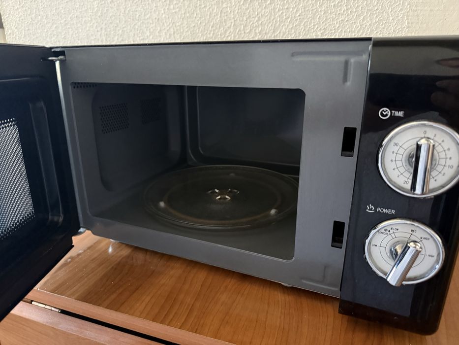 Cuptor cu microunde Studio Casa Mamma Mia SC2129, 20 litri, 700 W, 6 nivele de putere, control mecanic