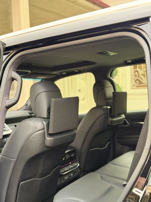 Toyota land cruiser 300