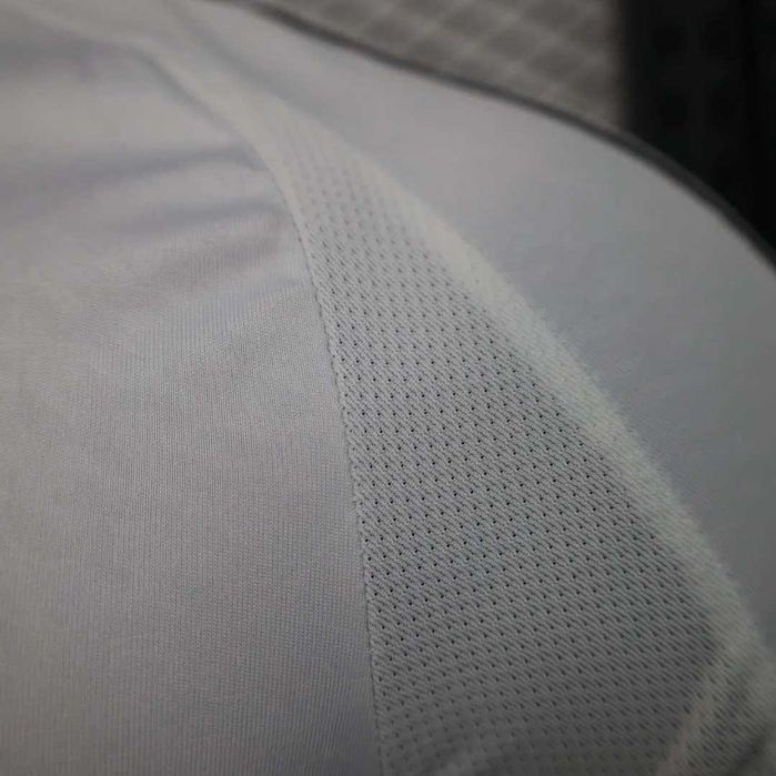 Игрална версия на фланелка Реал Мадрид 2024/25